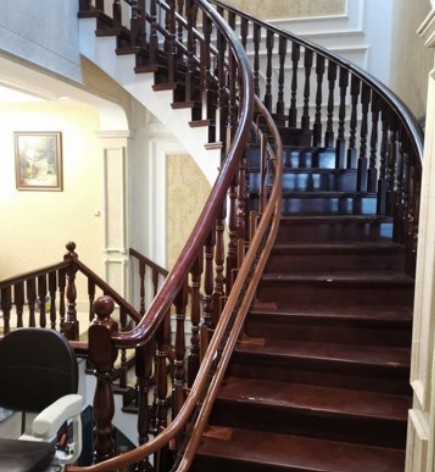 Stair Lift on Curved Stairs